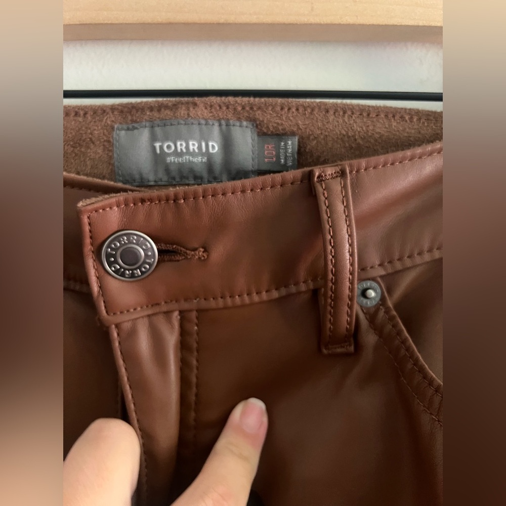 Torrid Faux Leather Skinny Jeans Brown Chestnut Size 10 Stretch High Rise - Picture 3 of 7